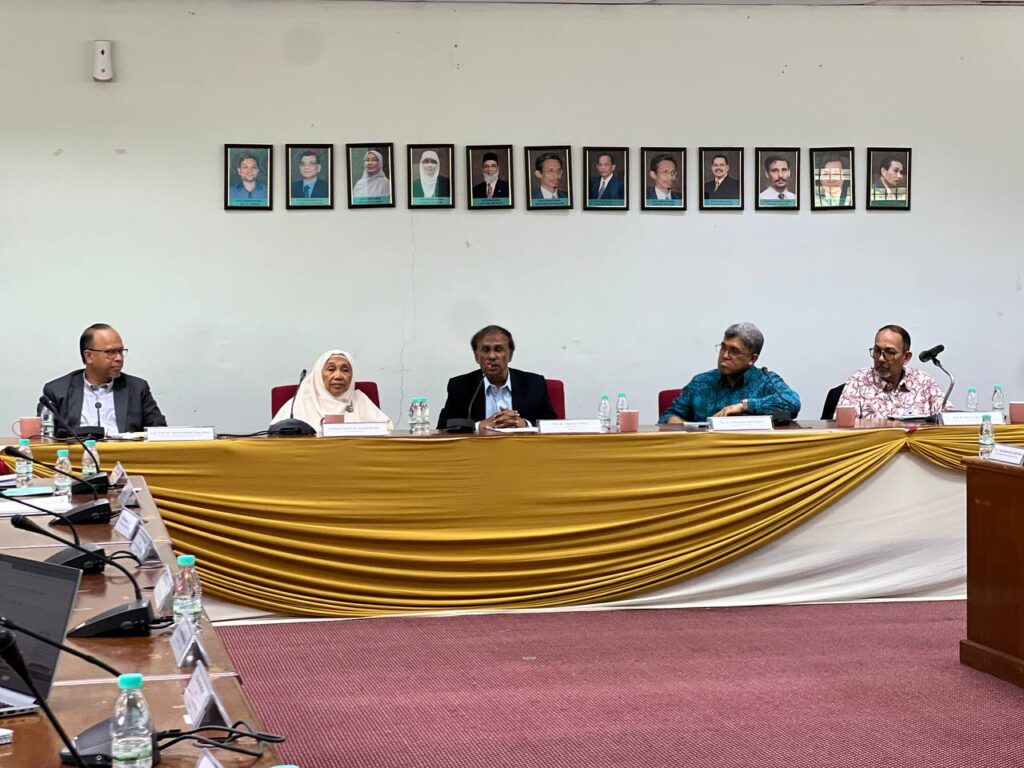 The moderator and panelist of the roundtable discussion titled “Mohd Kamal Hassan and the Quest for Comprehensive Excellence.”
